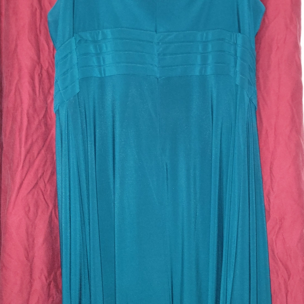 Dress - Picture 4 of 4